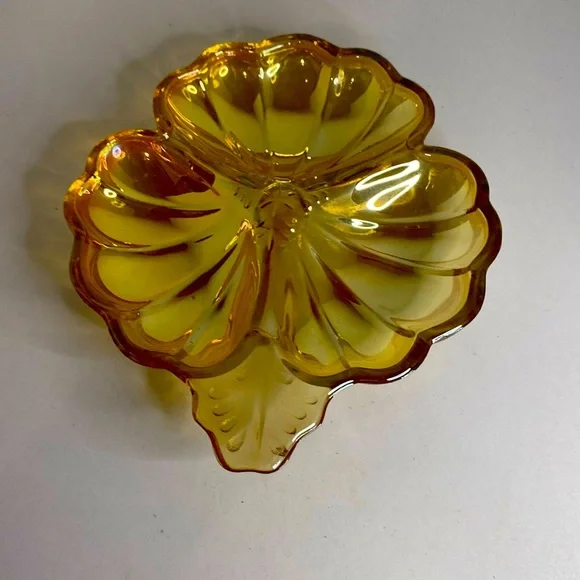 Marigold carnival glass shamrock - Picture 1 of 2